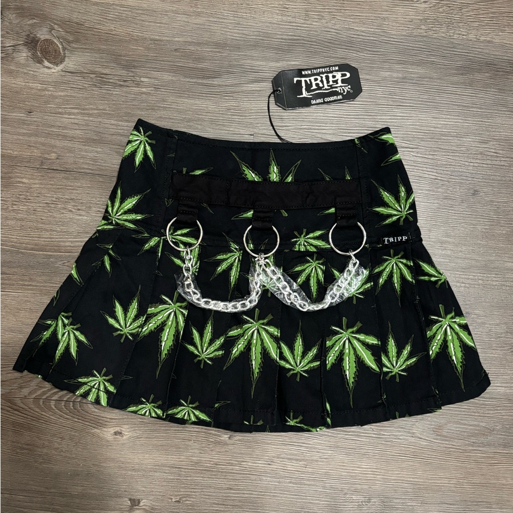 NWT Tripp NYC Mary Chain Pleated Skirt